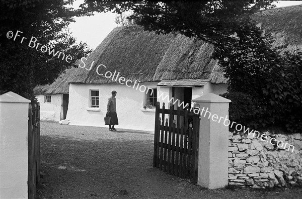 CASTLETOWN THE SUNLIT COTTAGE & COMING FROM THE WELL